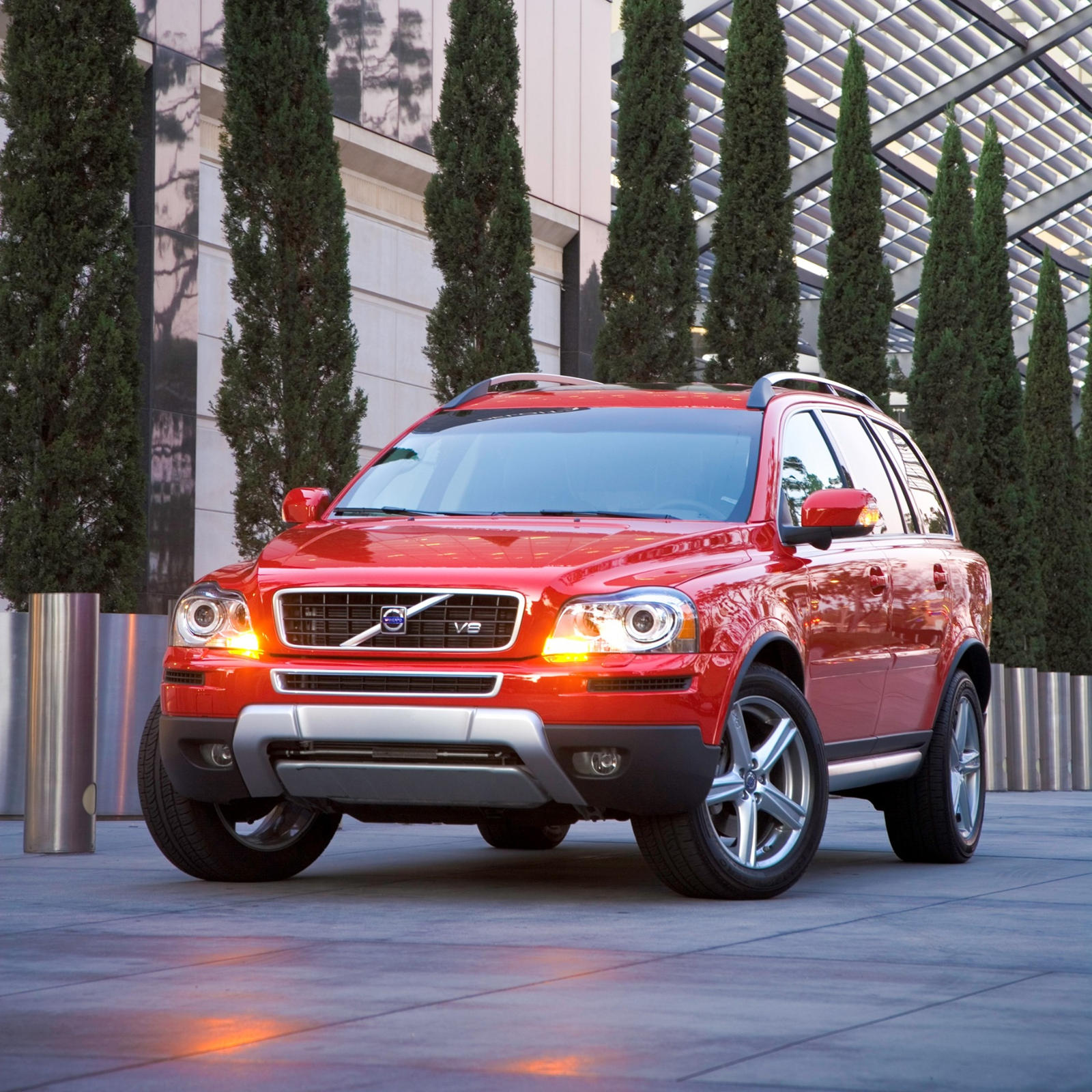2009 Volvo XC90 Front Angle View