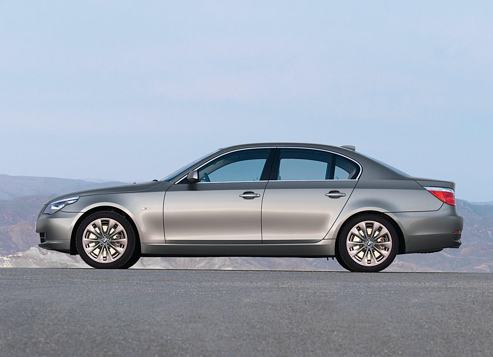 BMW 5-Series 2005-2010 Dimensions Side View