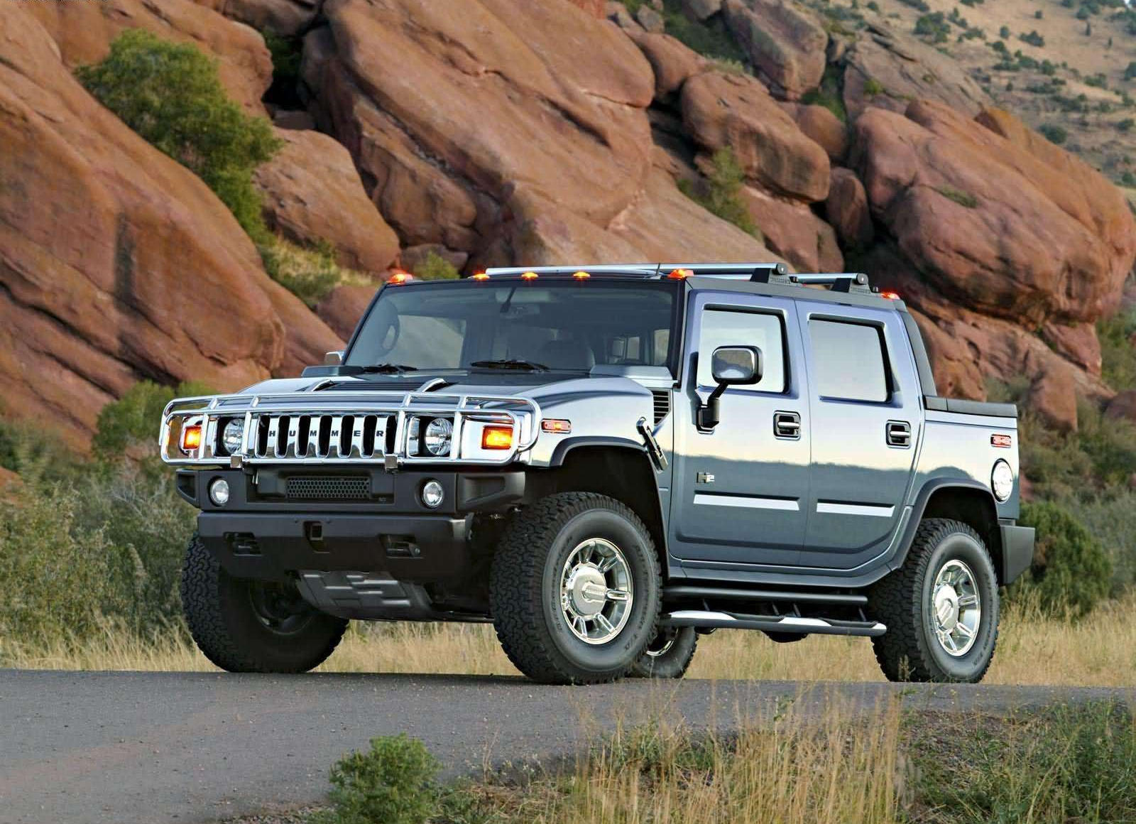2010 Hummer H2 SUT Front Angle View