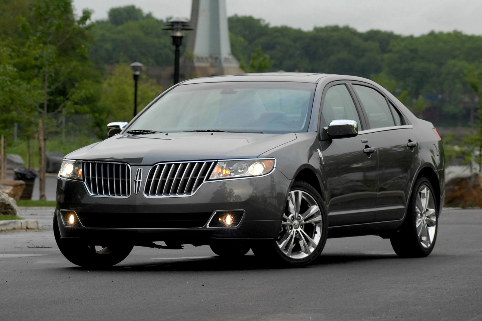 2010 Lincoln MKZ Front Angle View