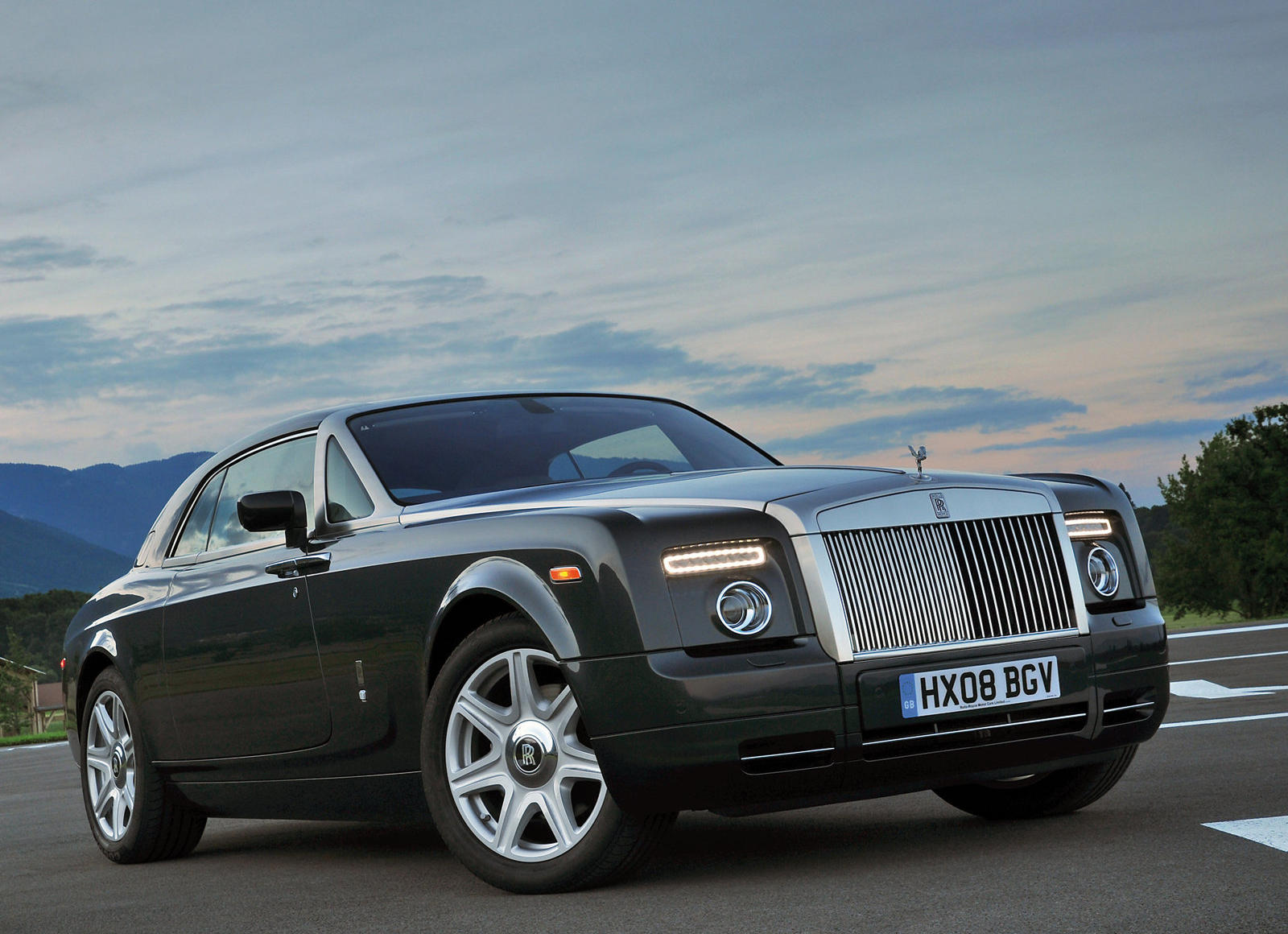 2011 Rolls-Royce Phantom Coupe Front Angle View