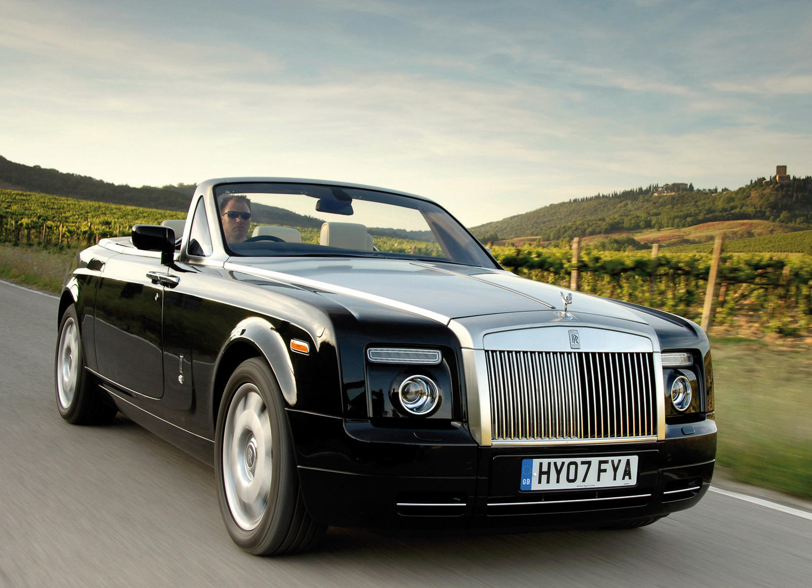 2011 Rolls-Royce Phantom Drophead Coupe Front View Driving
