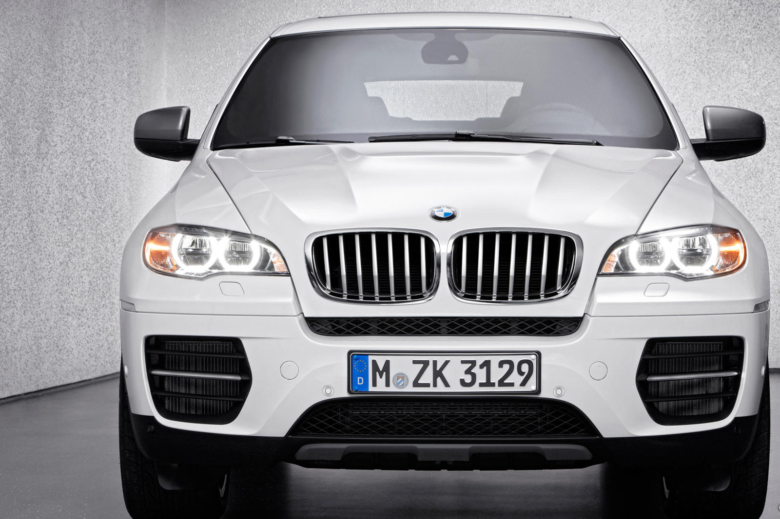 2013 BMW X6 M Front View