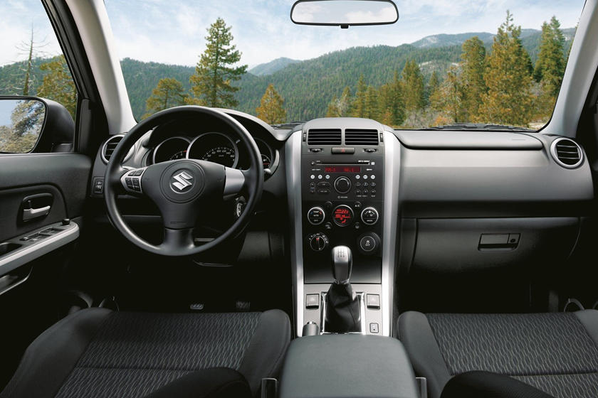 Revisión de Suzuki Grand Vitara, adornos, especificaciones, precio, nuevas características interiores, diseño exterior y especificaciones