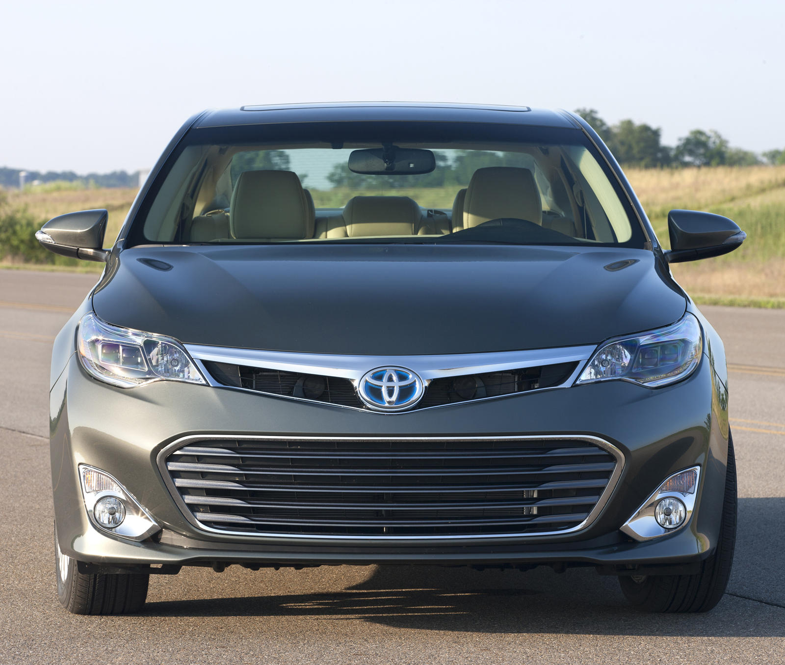 2013 Toyota Avalon Hybrid Front View
