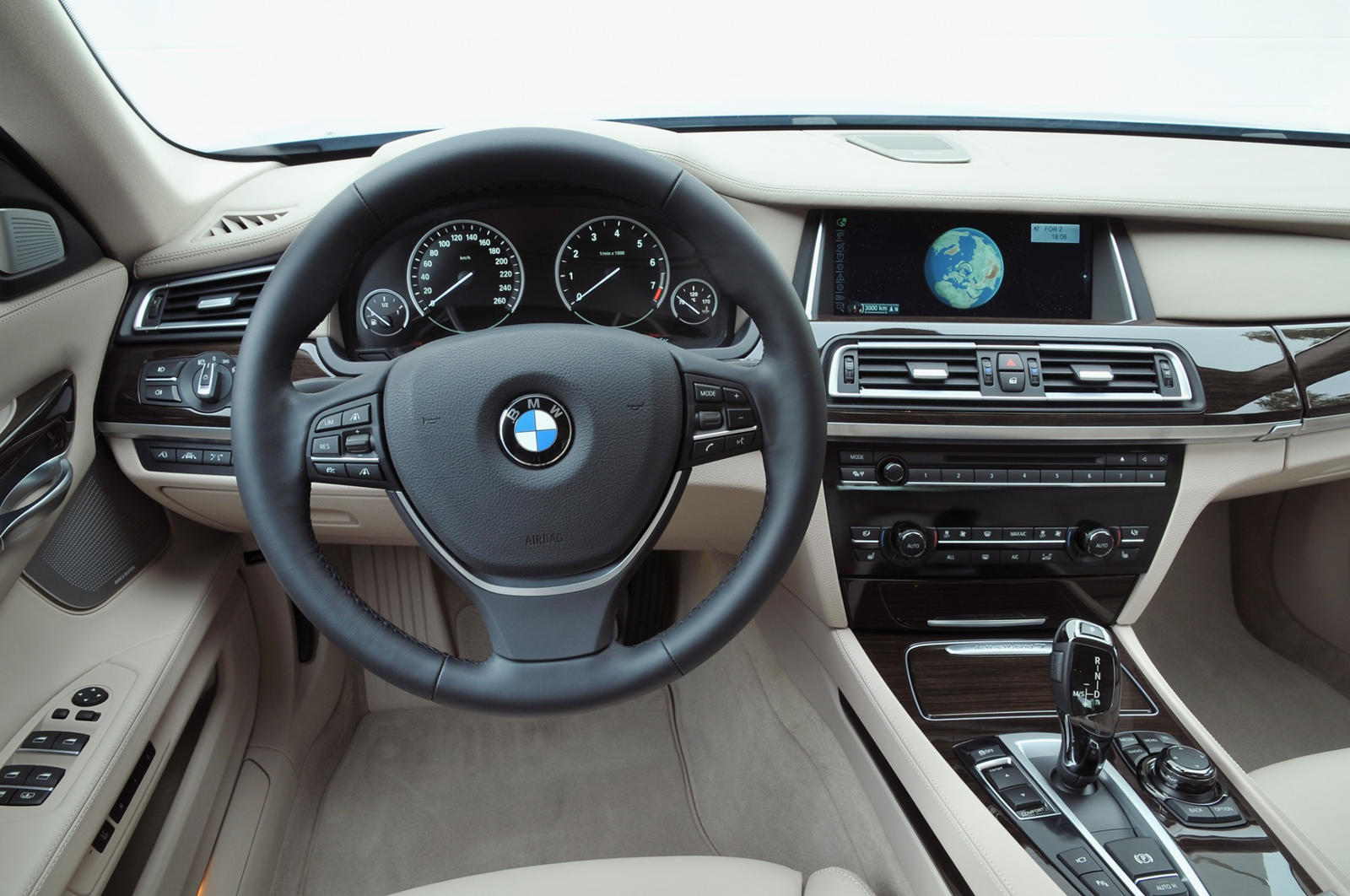 2014 BMW 7 Series Hybrid Central Console