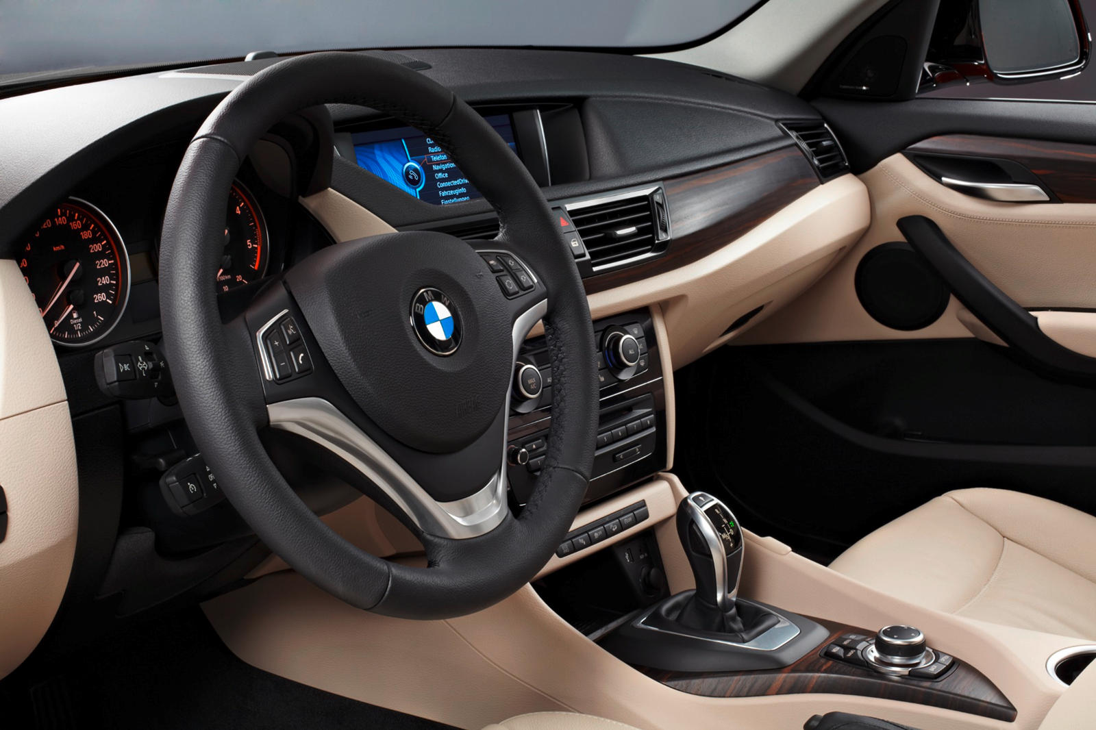 2014 BMW X1 Interior Pictures