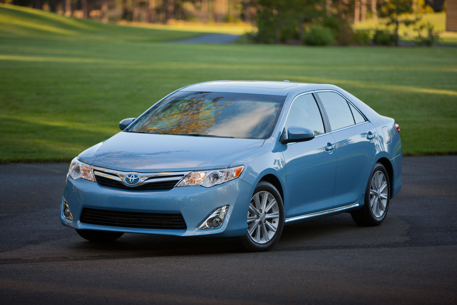 2014 Toyota Camry Hybrid Review, Trims, Specs, Price, New Interior