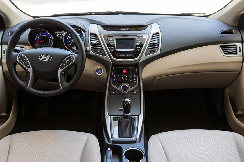 Revisión del interior de Hyundai Elantra