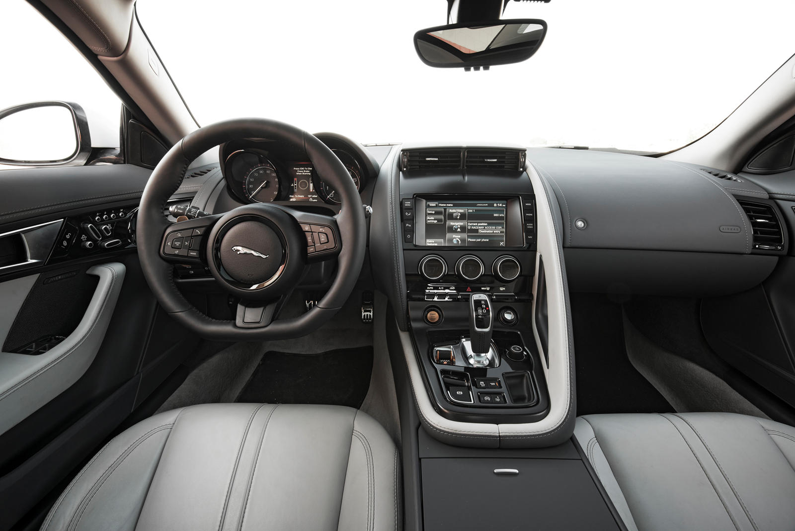 2015 Jaguar F-Type Coupe Dashboard