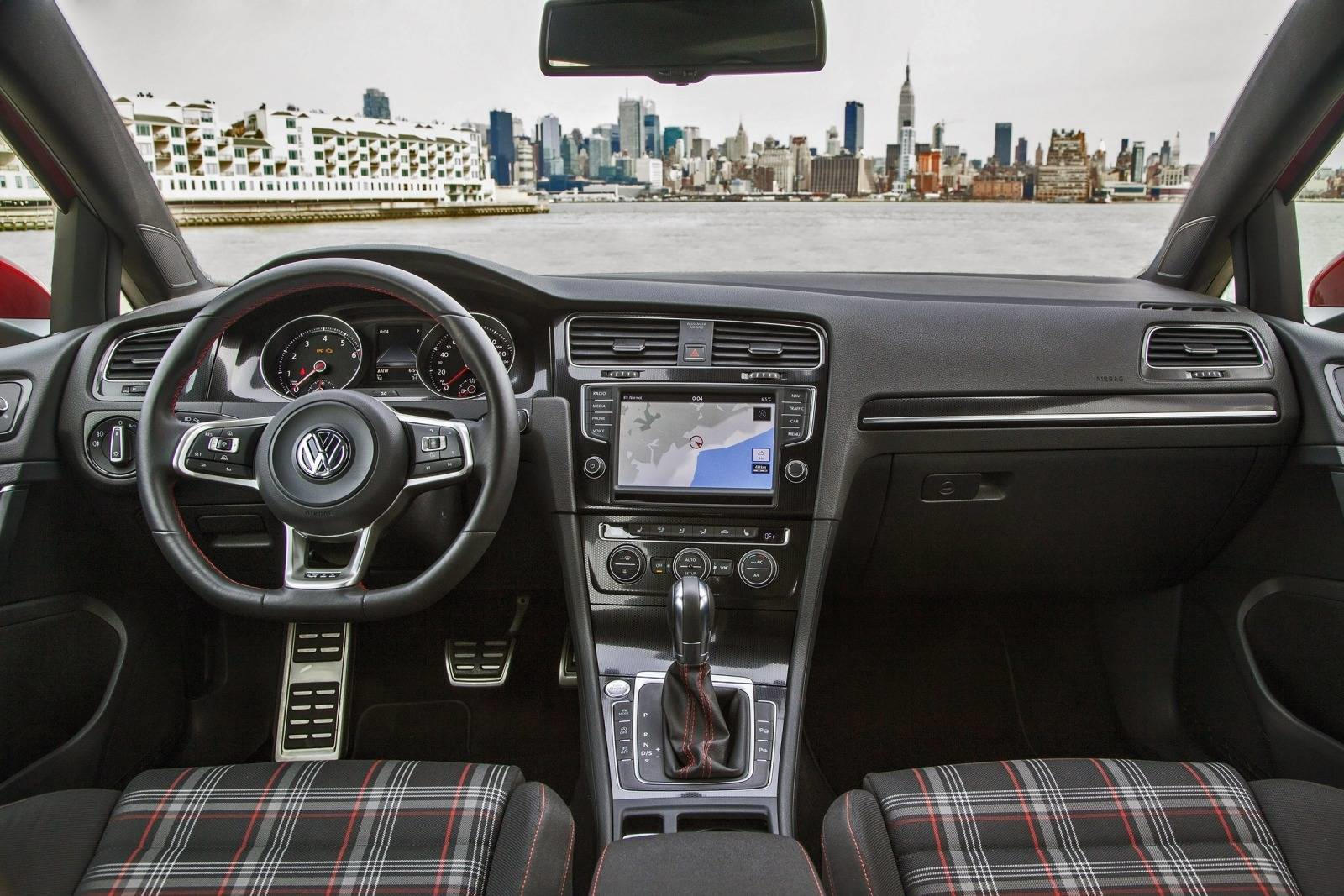 tilfældig To grader Settle 2015 Volkswagen Golf GTI Interior Photos | CarBuzz