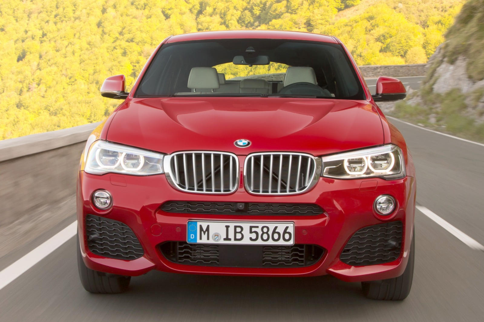 2016 BMW X4 Front View