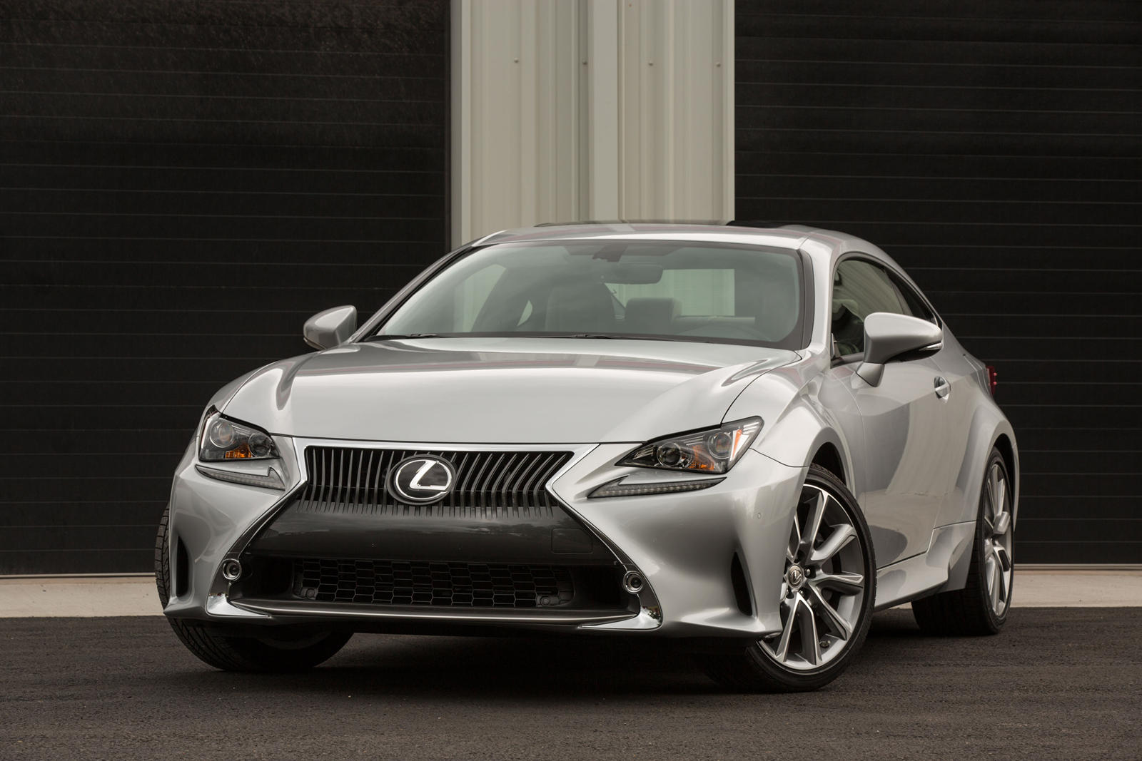 2016 Lexus RC Front Angle View