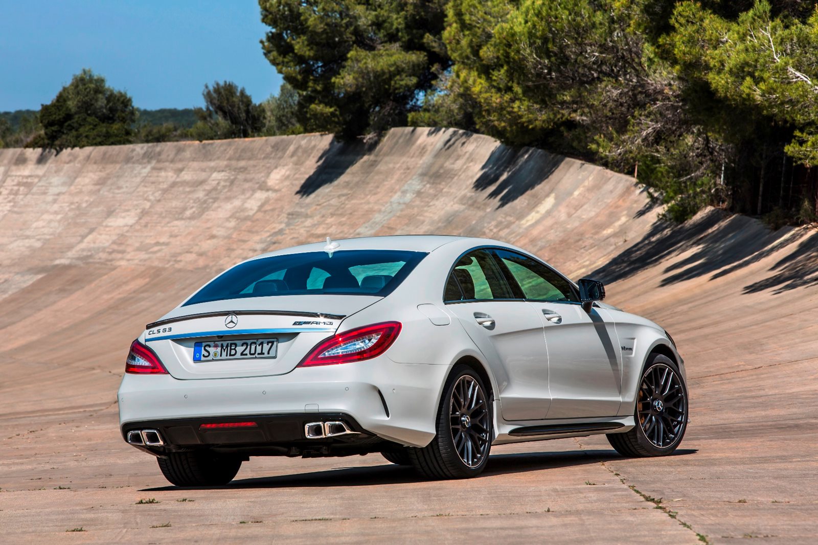 2016 Mercedes Benz CLS63 AMG Features And Specifications Of 2016 Mercedes Benz CLS63 AMG