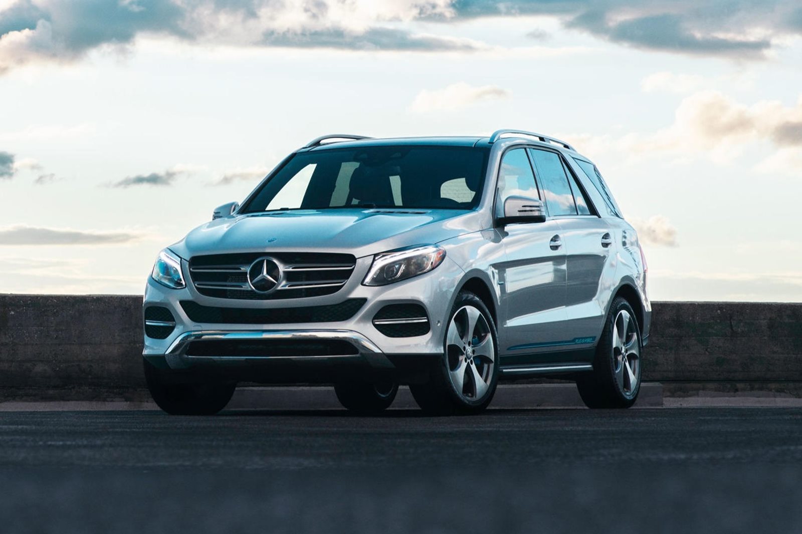 2016 Mercedes-Benz GLE-Class Plug-in Hybrid Front Angle View
