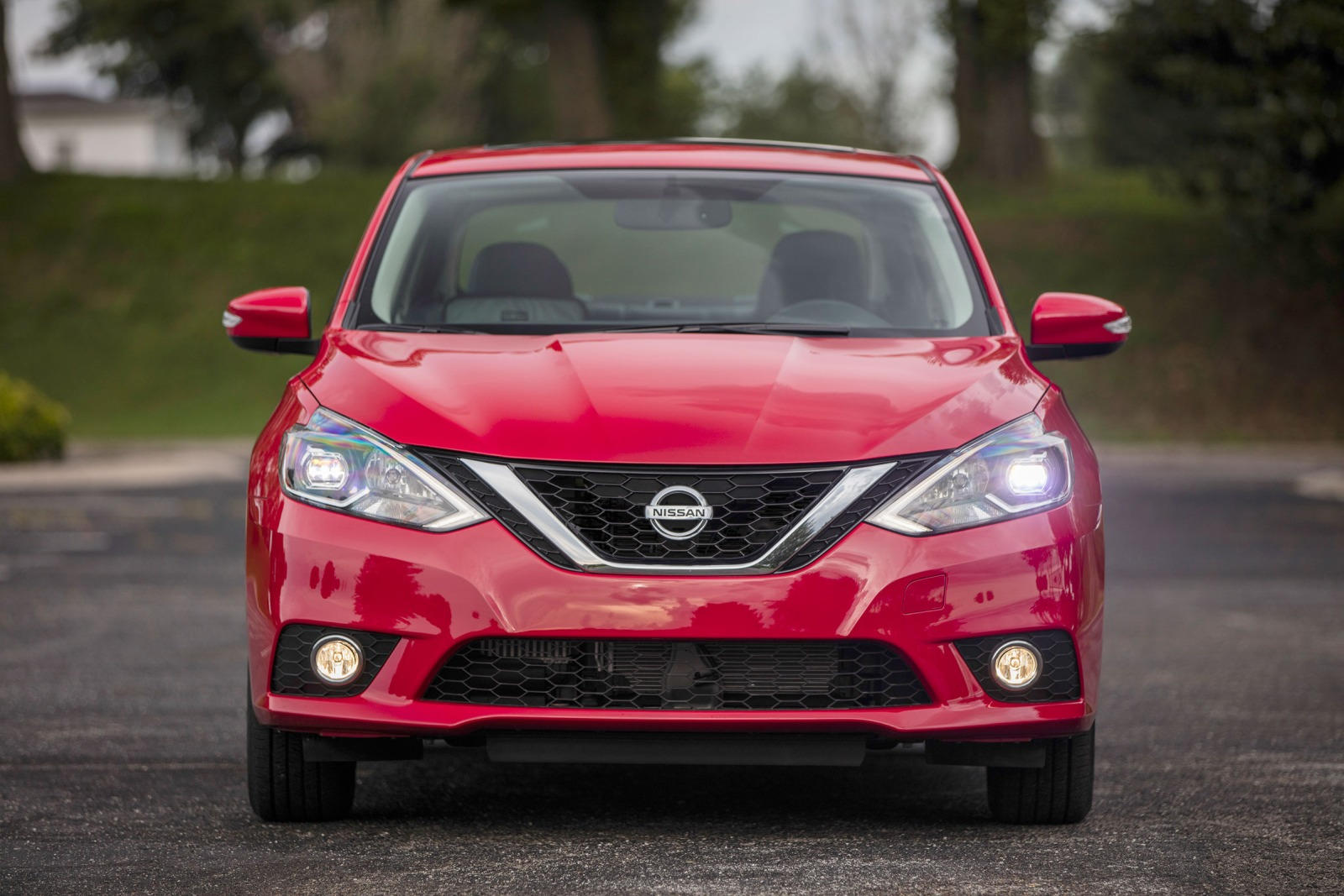 2016 Nissan Sentra Front View