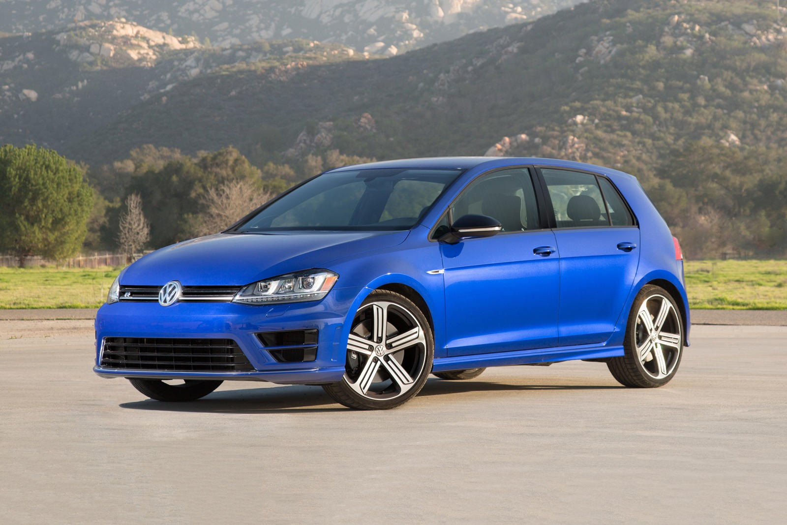 2016 Volkswagen Golf R Front Angle View