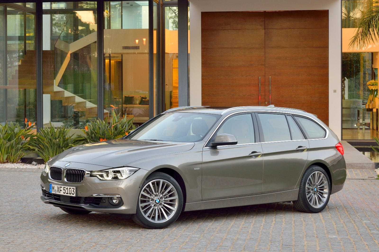 2017 BMW 3 Series Wagon Front Three-Quarter Left Side View