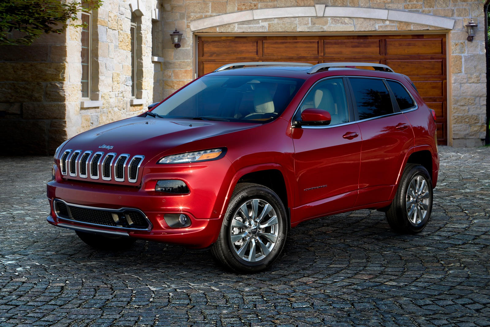2017 Jeep Cherokee Front Angle View