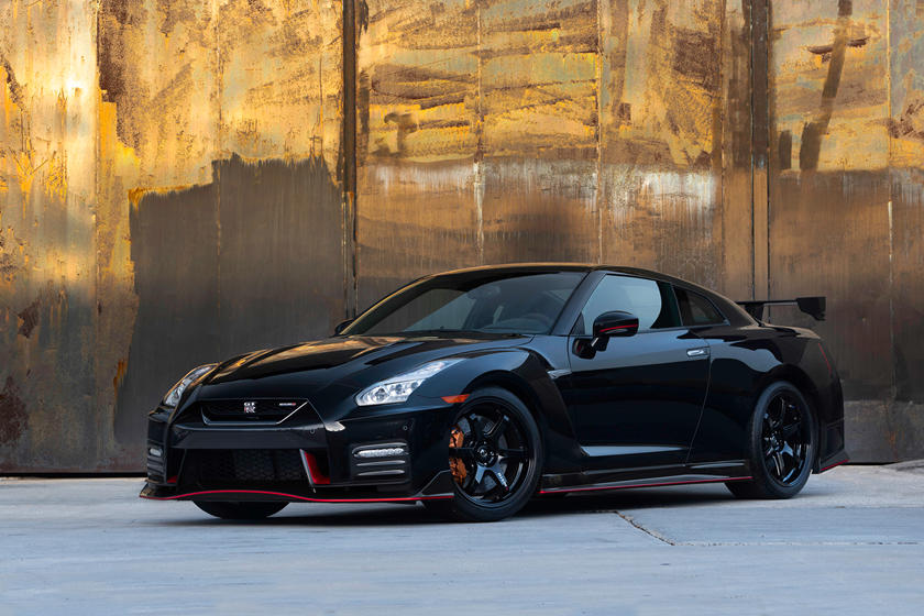 17 Nissan Gt R Nismo Review Trims Specs Price New Interior Features Exterior Design And Specifications Carbuzz