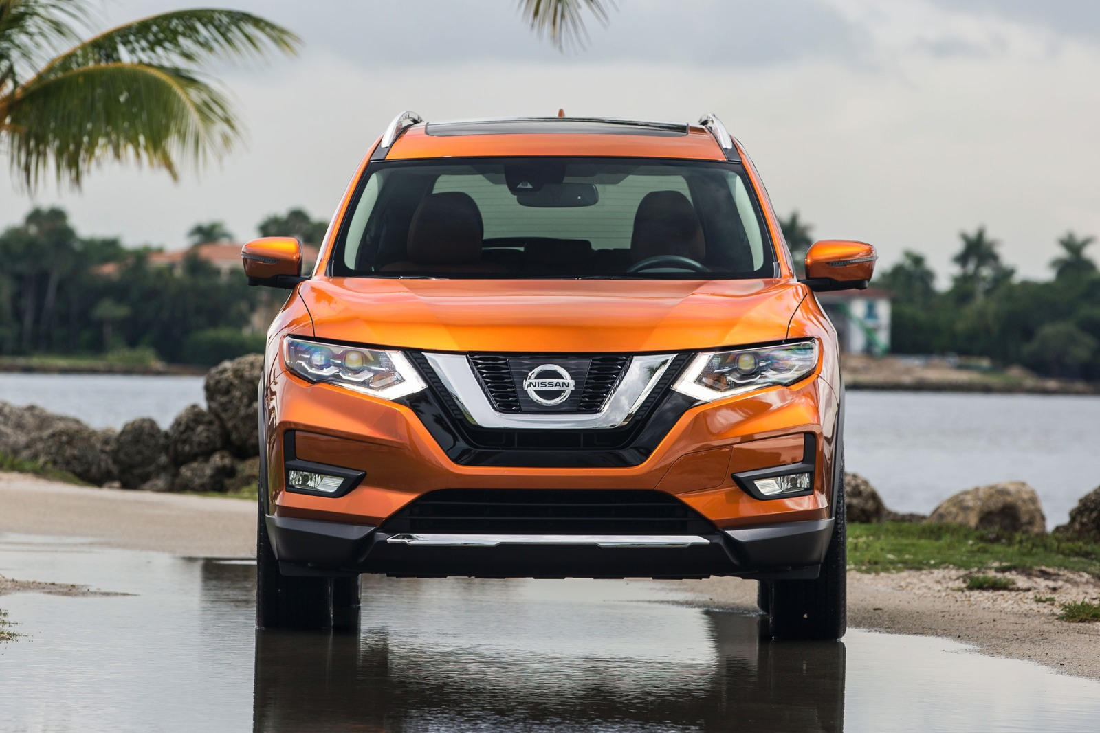 2017 Nissan Rogue Front View