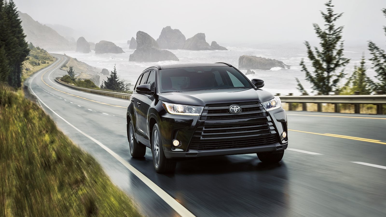 2017 Toyota Highlander Hybrid Front View Driving