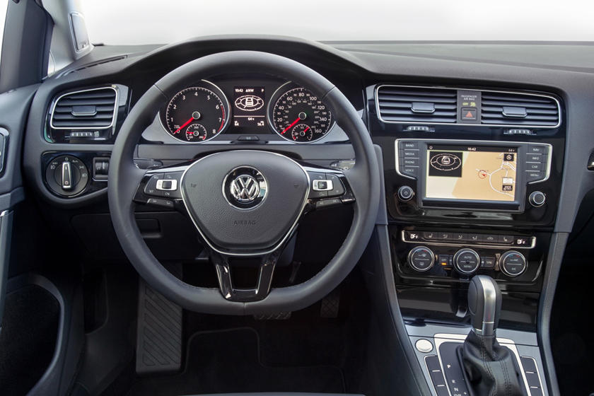 Bourgondië Welsprekend Alstublieft 2017 Volkswagen Golf: Review, Trims, Specs, Price, New Interior Features,  Exterior Design, and Specifications | CarBuzz