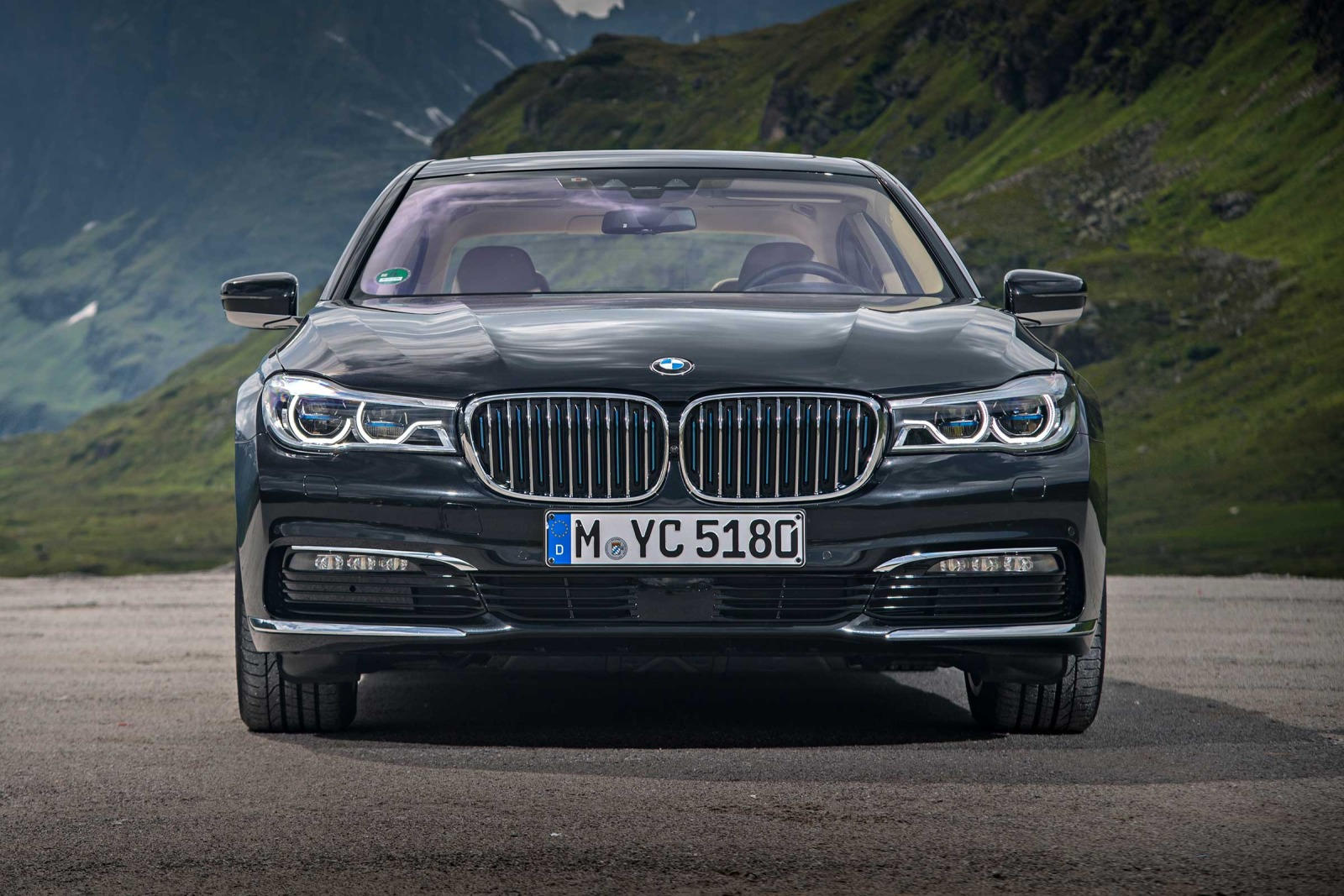 2019 BMW 7 Series Hybrid Front View