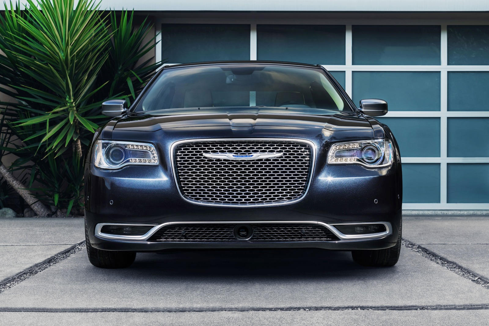 2019 Chrysler 300 Front View