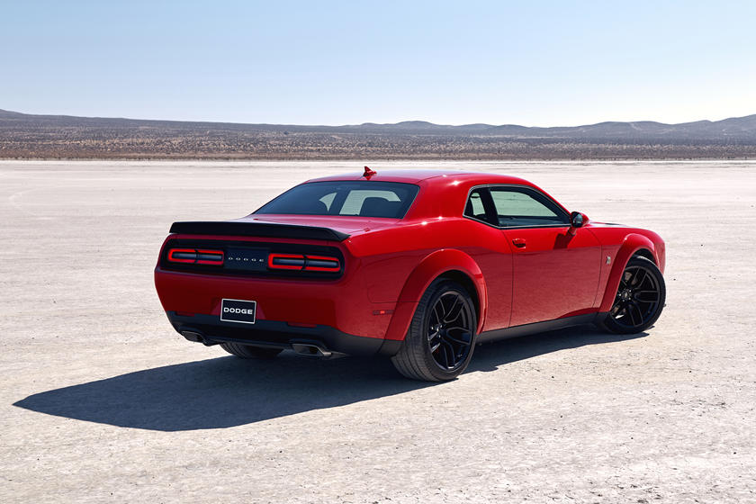 2019-dodge-challenger-rear-angle-view-carbuzz-784488.jpg