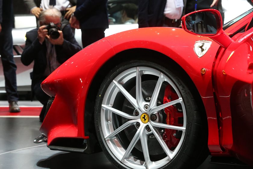 Ferrari 488 Pista Review Trims Specs And Price Carbuzz