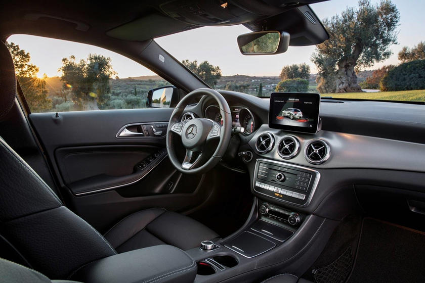 2019 Mercedes Benz Gla Class Suv Interior Photos Carbuzz