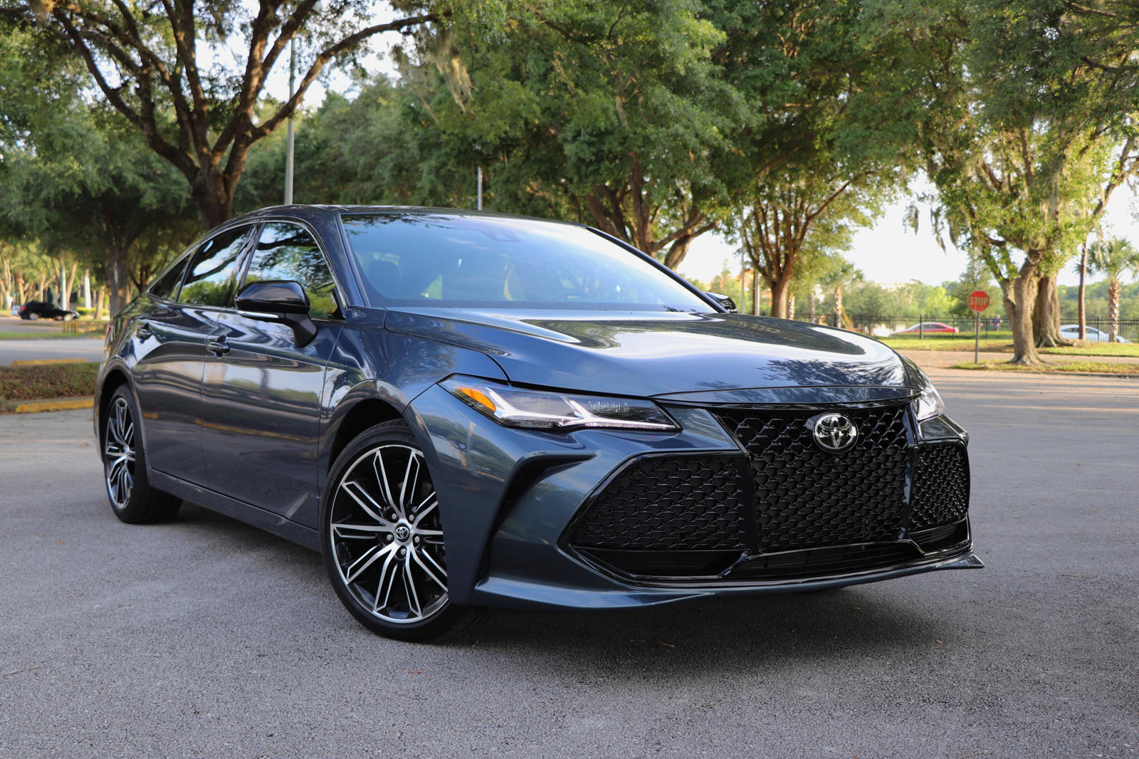 2019 Toyota Avalon Front Angle View