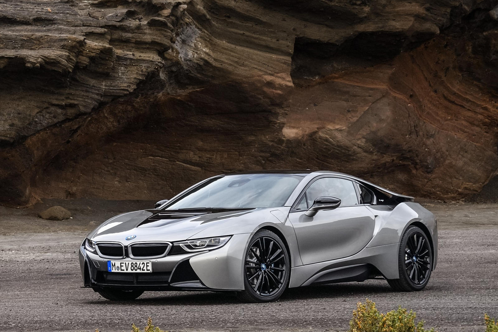 2020 BMW i8 Coupe Front Angle View
