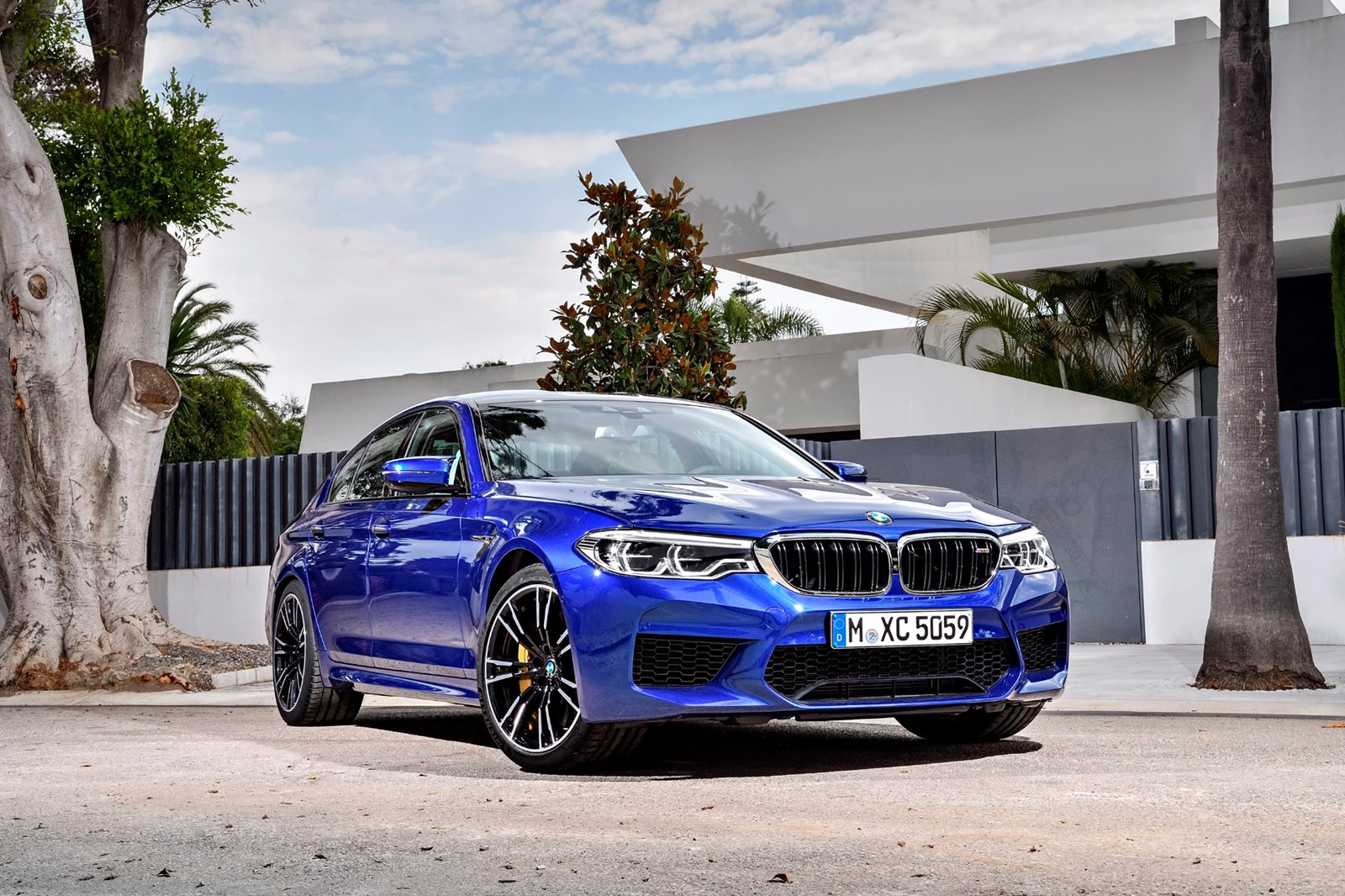 2020 BMW M5 Sedan Review | New Model BMW M5 - Price, Trims, Specs