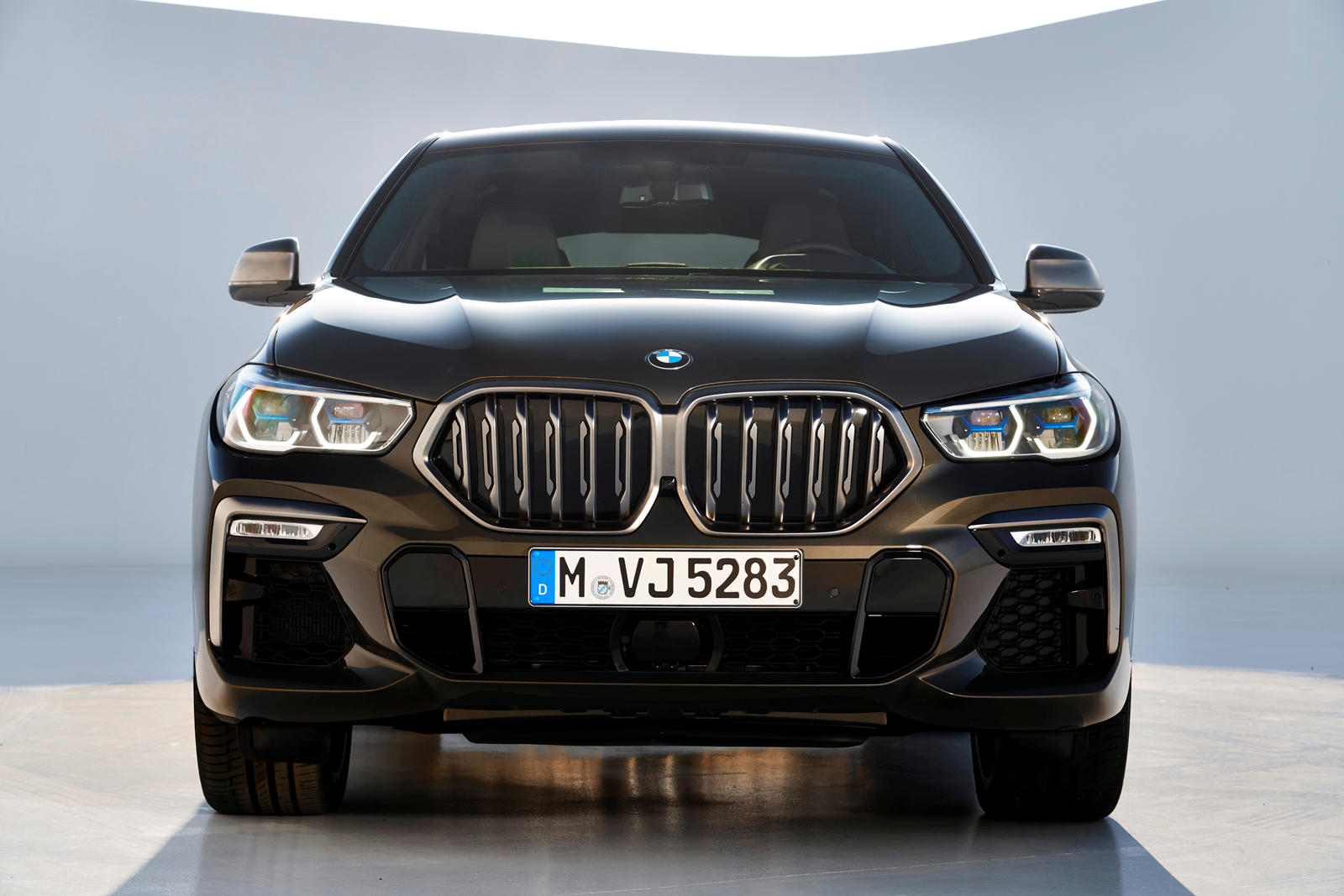 2020 BMW X6 Front View