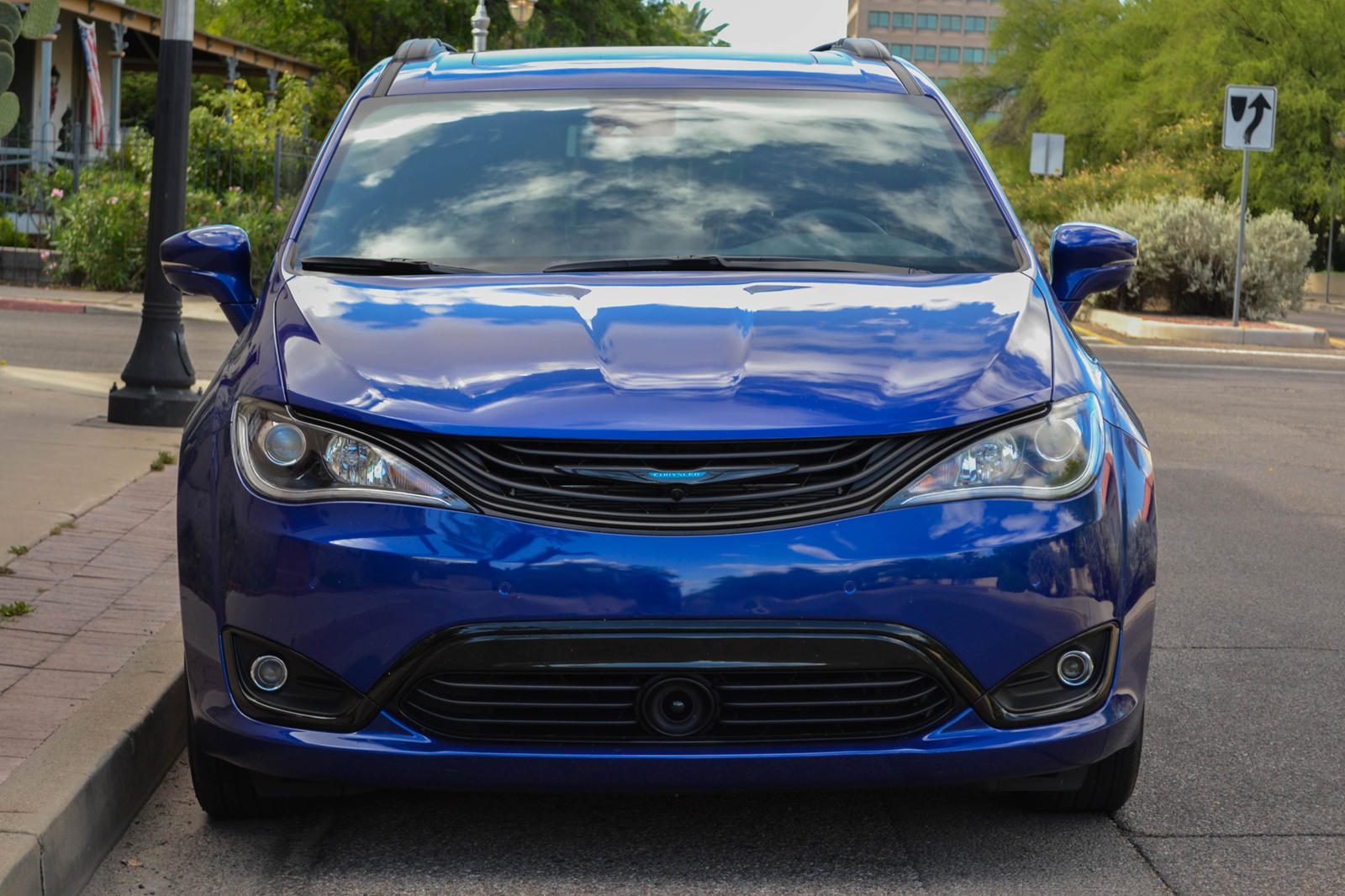 2020 Chrysler Pacifica Hybrid Front View