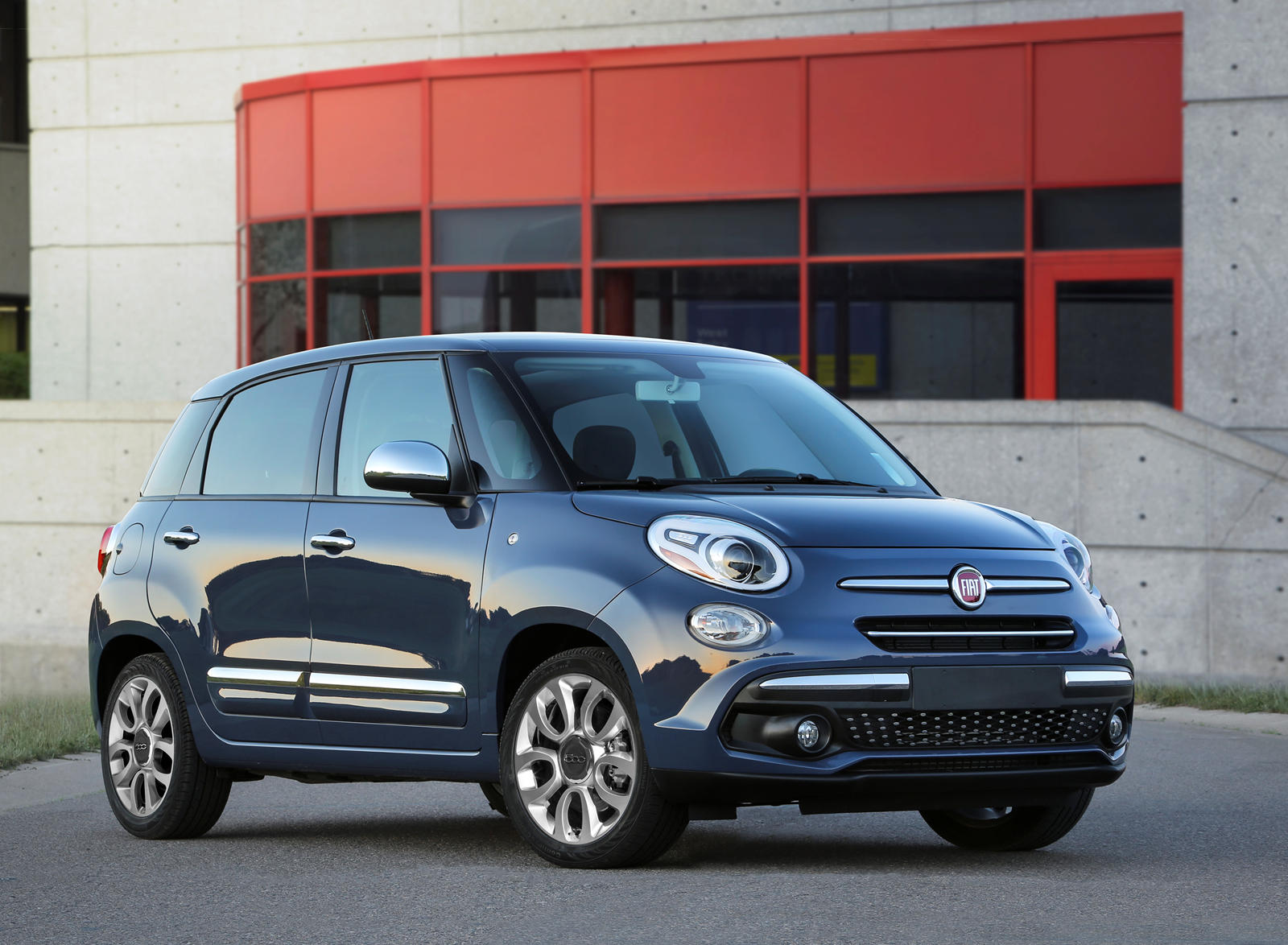 2020 Fiat 500L Front Angle View