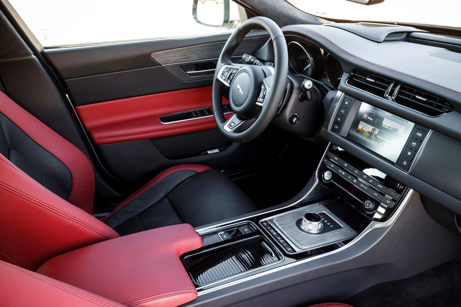 All-New 2017 Jaguar XE Interior Design and Features