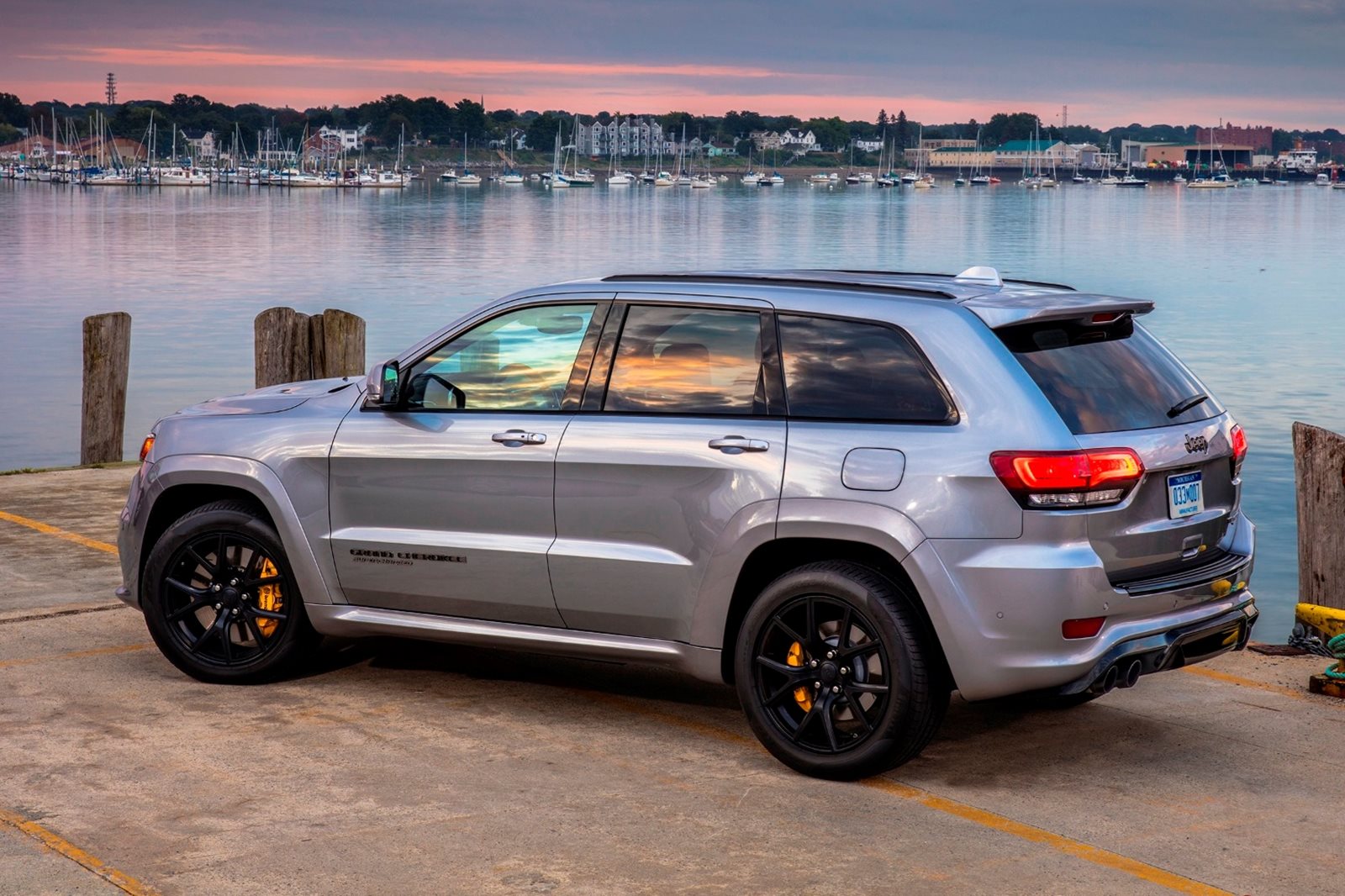 Review of the 2018 Jeep Grand Cherokee Trackhawk | Car Reviews | Auto123