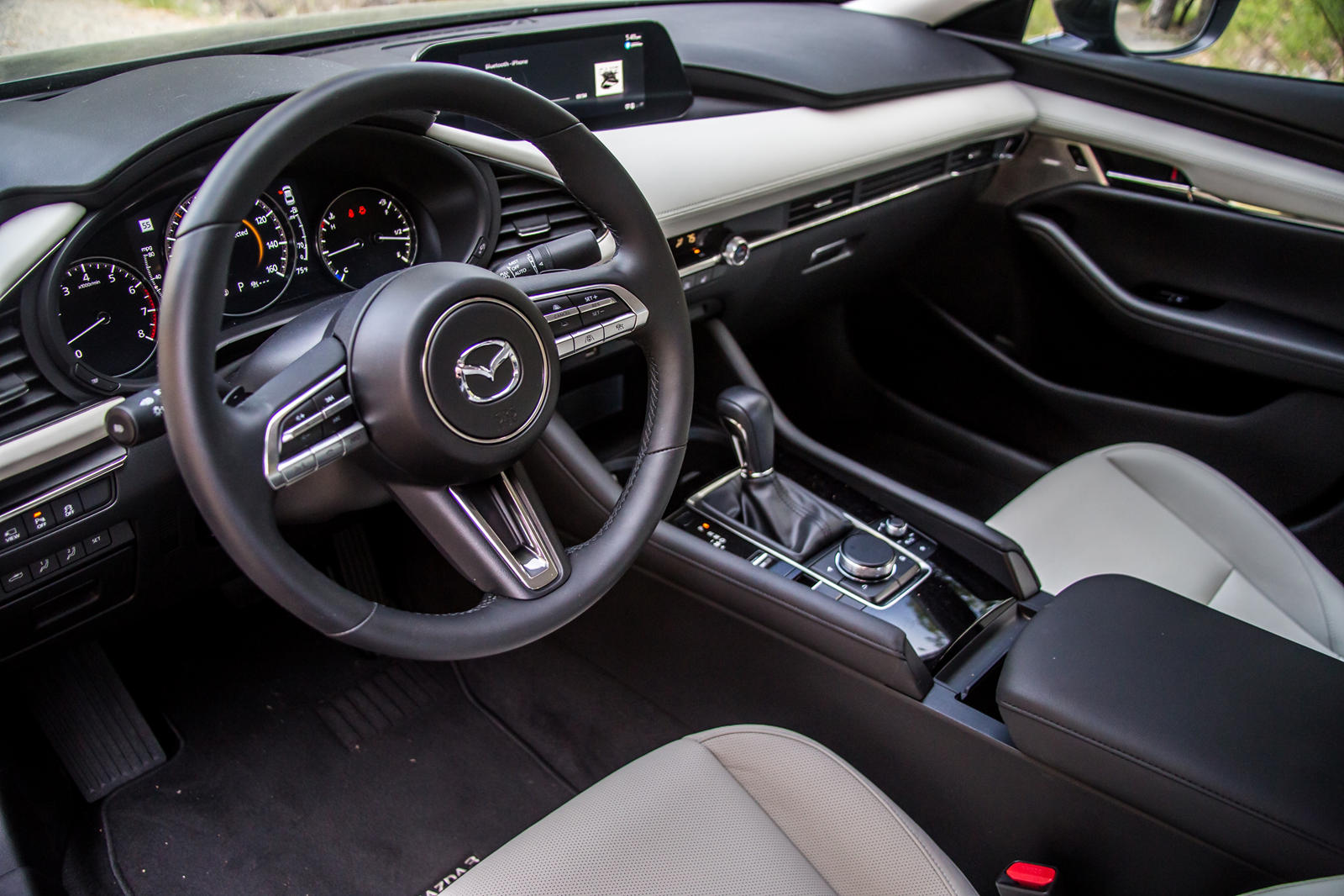 Photos de l'intérieur de la Mazda 3 berline 2020 | CarBuzz