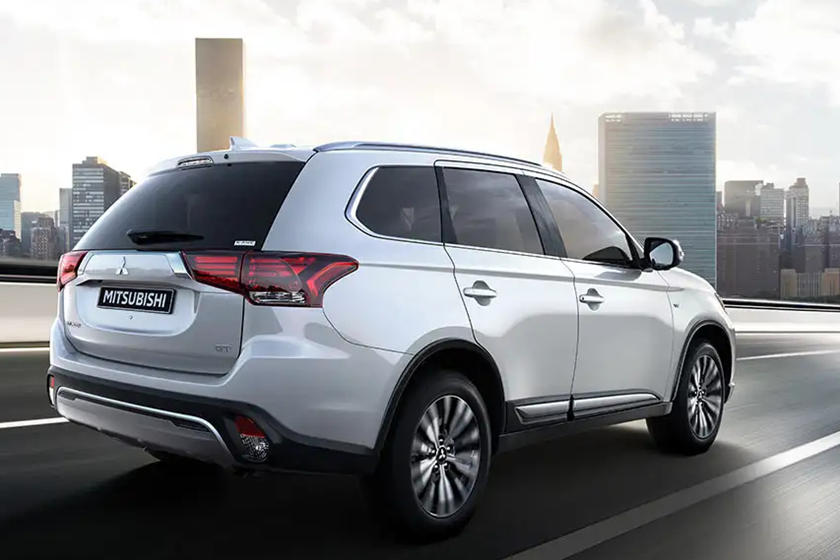 2020 Mitsubishi Outlander Review Trims Specs Price New Interior Features Exterior Design And Specifications Carbuzz