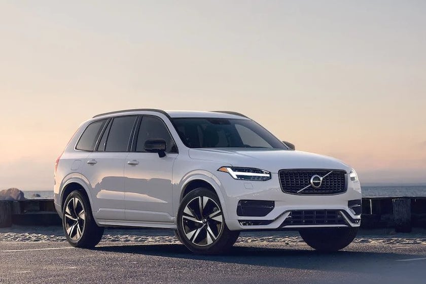 2020 Volvo XC90 Front Angle View