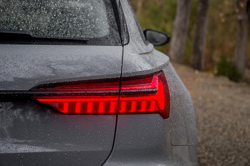 2021-audi-rs6-avant-taillights-carbuzz-843223.jpg