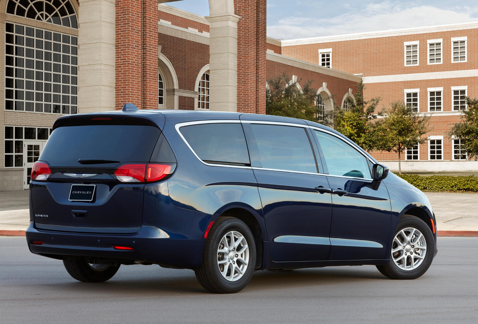 chrysler voyager review 2021