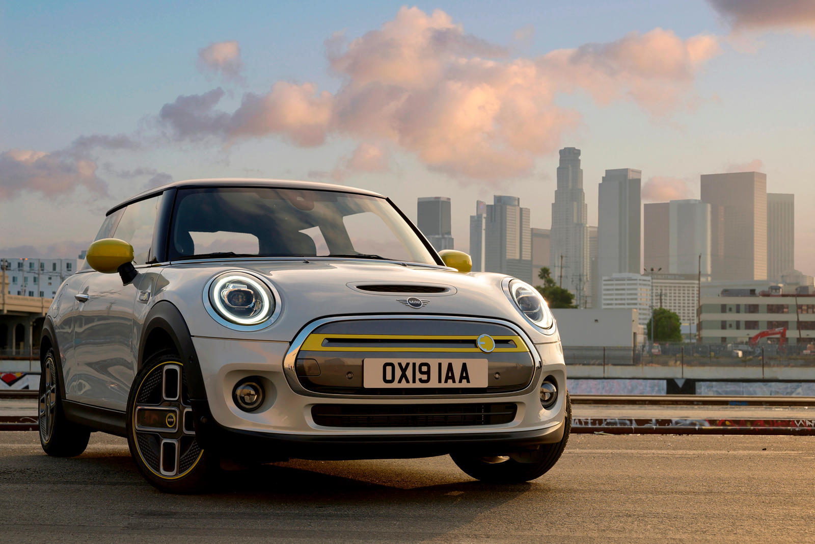 2021 Mini Cooper Electric Hardtop Front Angle View 1