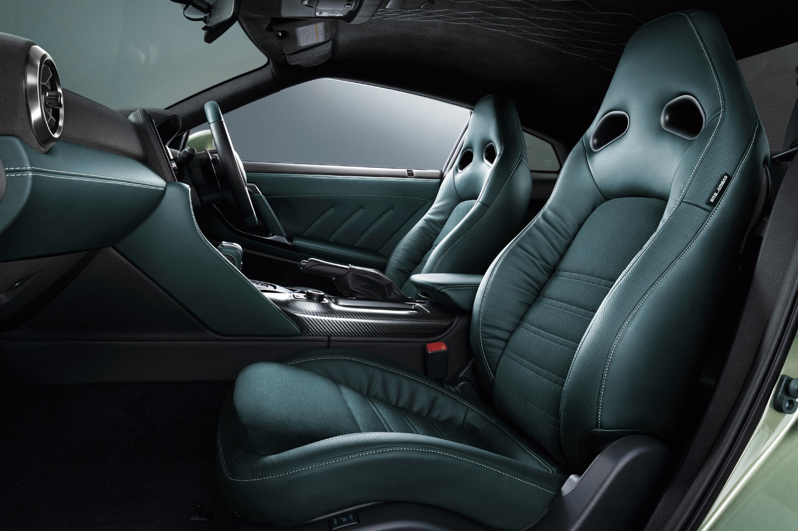 2021 Nissan GT-R Front Seats