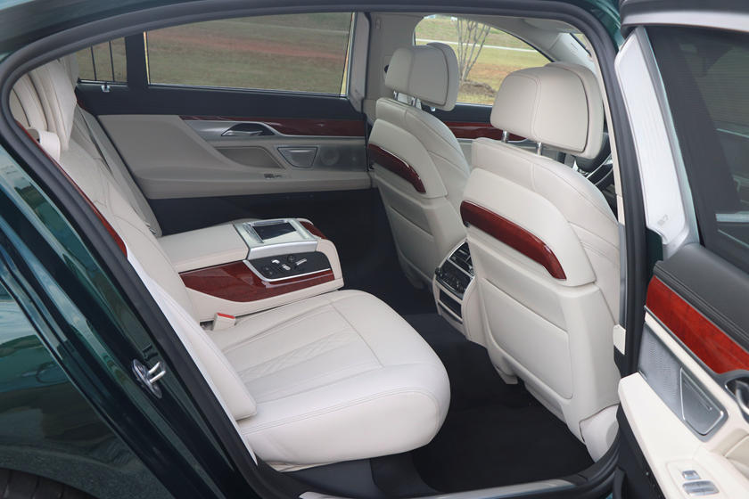 2022 BMW Alpina B7 Interior Dimensions: Seating, Cargo Space & Trunk Size -  Photos | CarBuzz