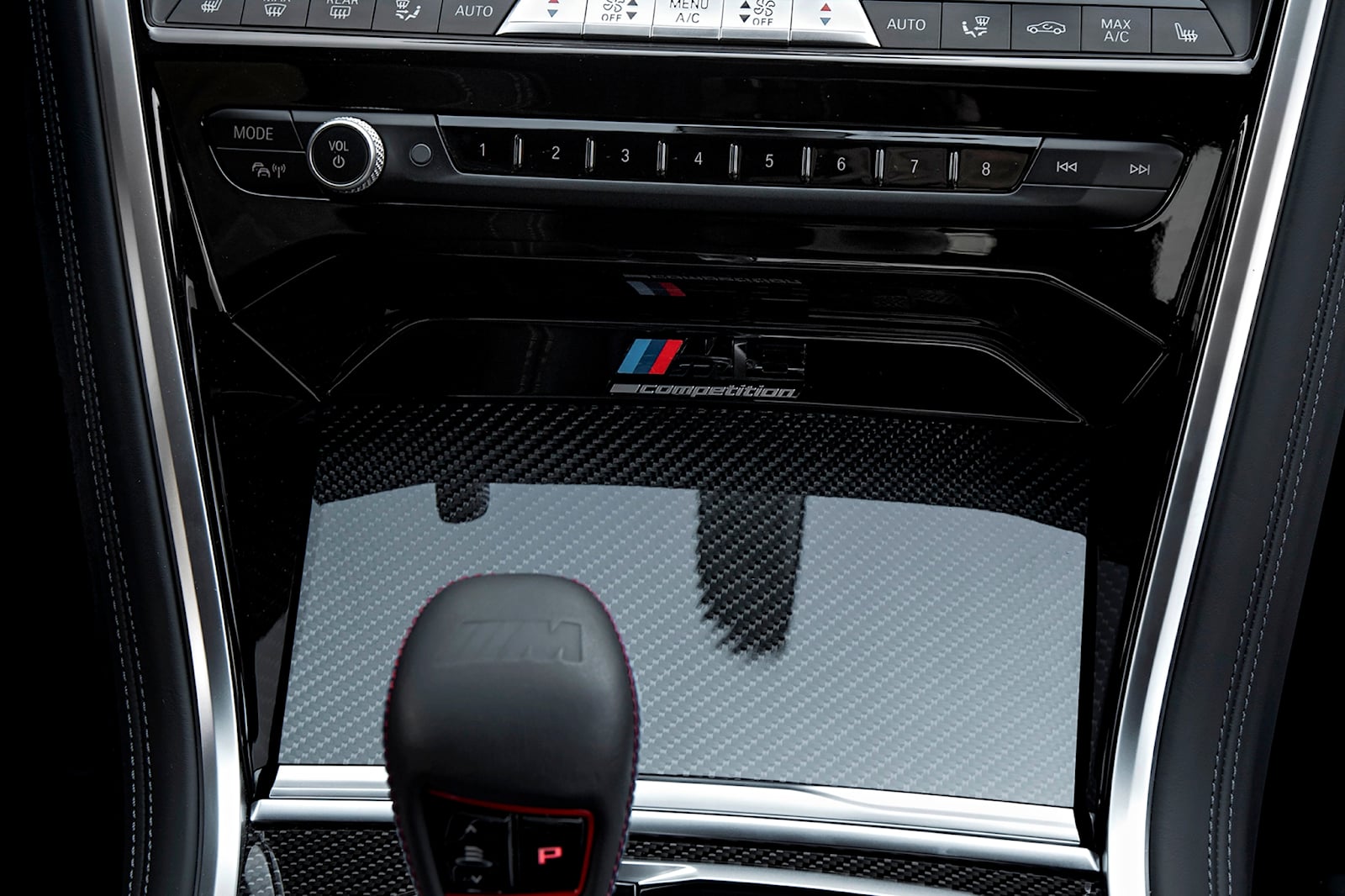 sing tea Morgue 2022 BMW M8 Coupe Interior Dimensions: Seating, Cargo Space & Trunk Size -  Photos | CarBuzz