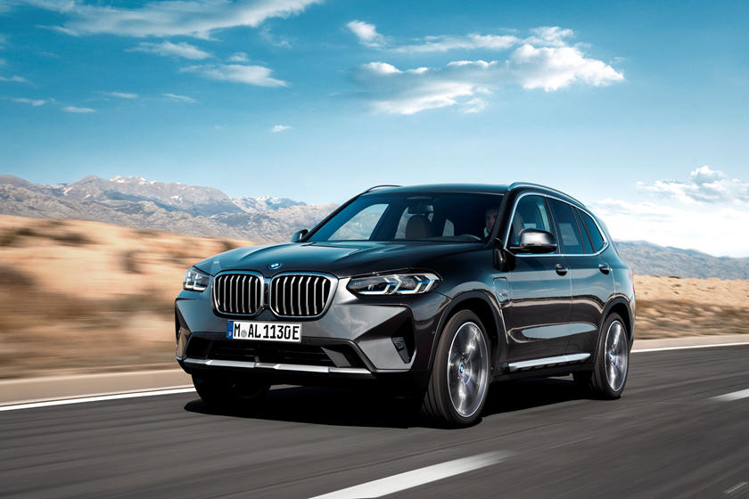 2022-bmw-x3-driving-front-angle-carbuzz-856653.jpg